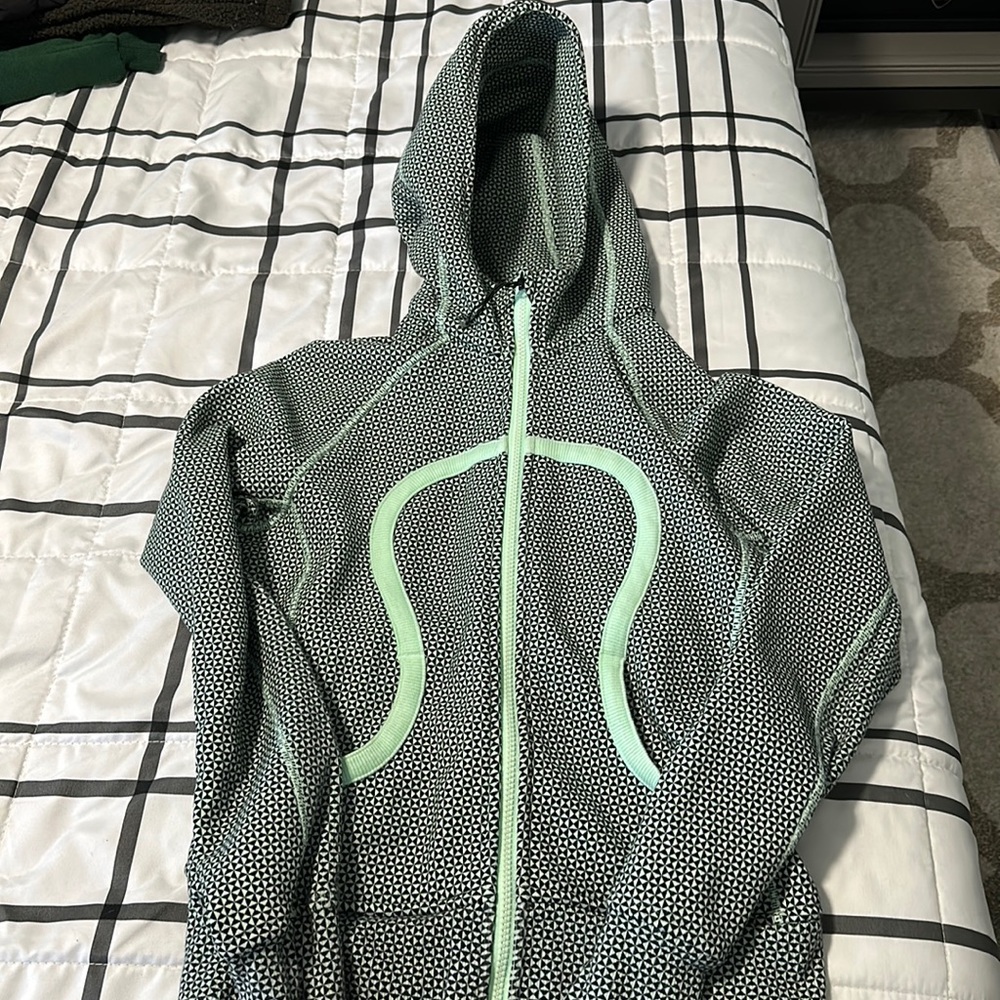RARE Lululemon scuba hoodie - USED size 6